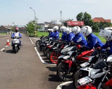 5 Kegiatan Sosial yang Bisa Dilakukan Bareng Komunitas Motor