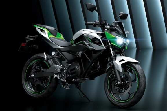 Kawasaki Luncurkan Motor Listrik Z e-1