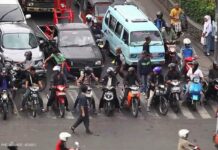 Kebiasaan Pengendara Motor