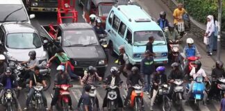 Kebiasaan Pengendara Motor