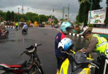 Diberhentikan Polisi